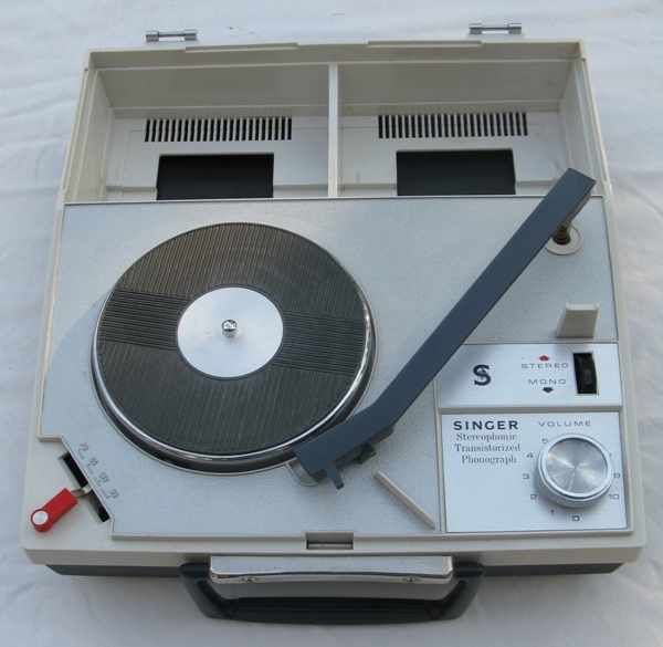 Top No Speakers Tonearm Rest View